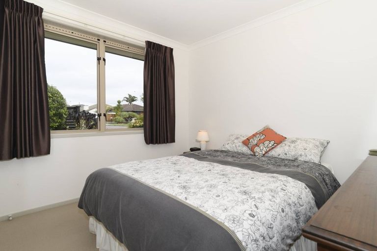 Photo of property in 17 Olive Close, Omokoroa, 3114