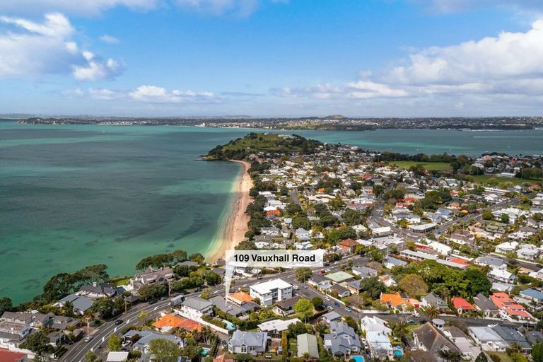Photo of property in 109 Vauxhall Road, Narrow Neck, Auckland, 0624