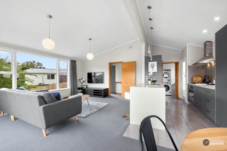 Photo of property in 8 Peach Tree Grove, Maungaraki, Lower Hutt, 5010