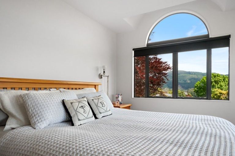 Photo of property in 4 Tupara Crescent, Kawaha Point, Rotorua, 3010