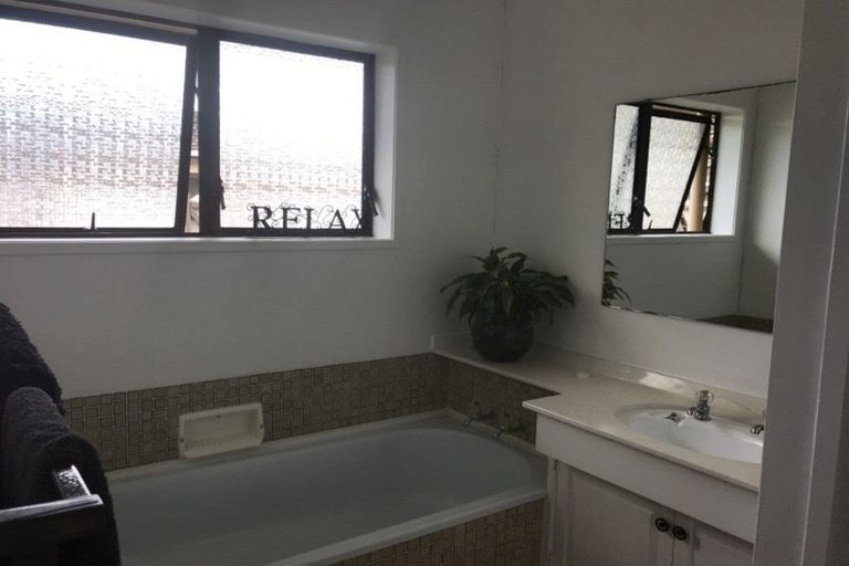 Photo of property in 5 Brockton Avenue, Conifer Grove, Takanini, 2112