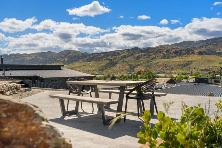 Photo of property in 71 Stratford Drive, Mount Pisa, Cromwell, 9383