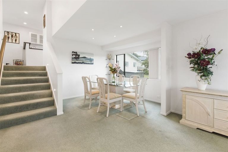 Photo of property in 2/40 Carlisle Road, Browns Bay, Auckland, 0630