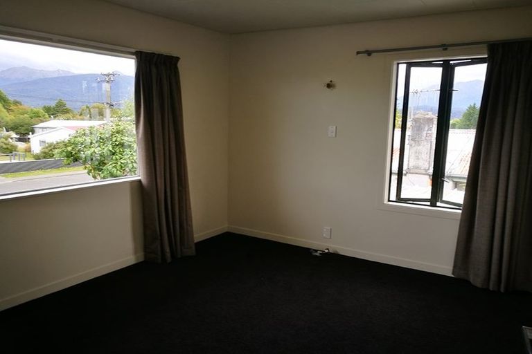 Photo of property in 14 Pompolona Street, Te Anau, 9600