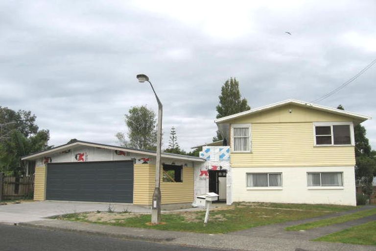 Photo of property in 7 Jonathan Place, Sunnynook, Auckland, 0620