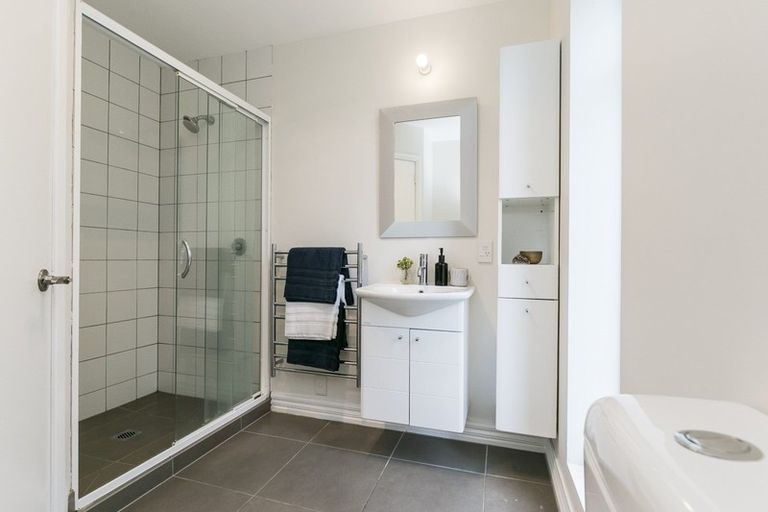 Photo of property in 73 Hungerford Road, Houghton Bay, Wellington, 6023