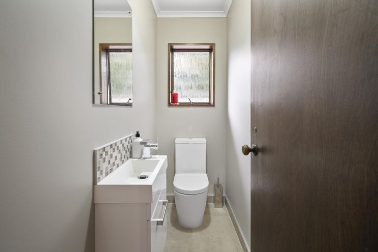 Photo of property in 27 Humphries Place, Awapuni, Palmerston North, 4412