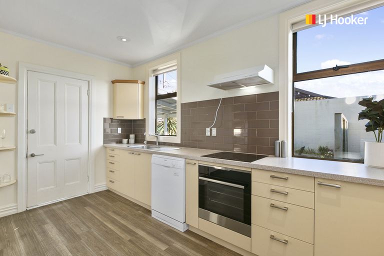 Photo of property in 40 Hargest Crescent, Saint Kilda, Dunedin, 9012