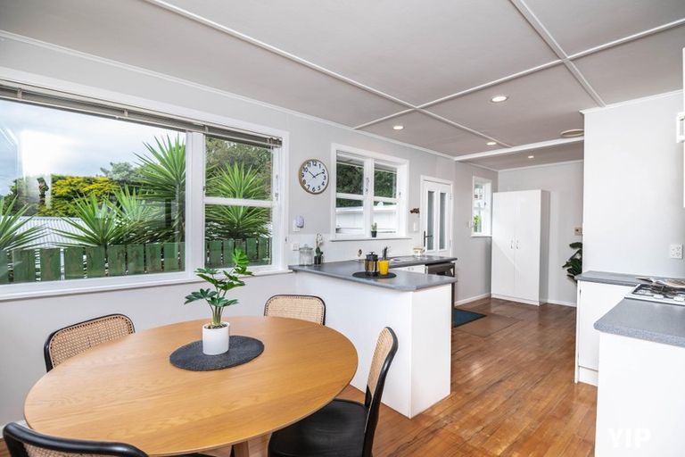 Photo of property in 58 Catherine Crescent, Paparangi, Wellington, 6037