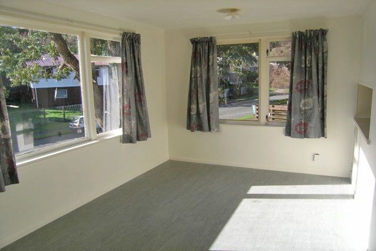 Photo of property in 40 Edelweiss Grove, Timberlea, Upper Hutt, 5018