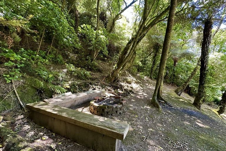 Photo of property in 116 Pinehaven Road, Pinehaven, Upper Hutt, 5019