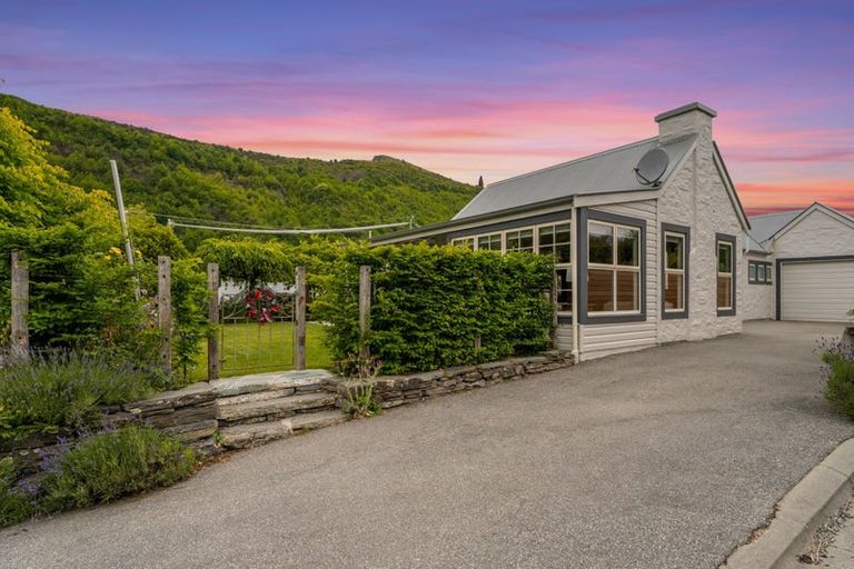 Photo of property in 22 Cornwall Street, Arrowtown, 9302
