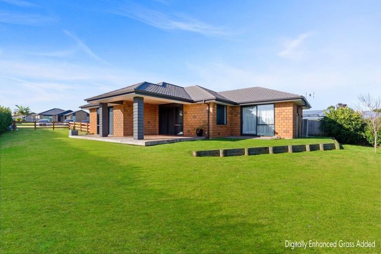 Photo of property in 25 Kauri Drive, Waiuku, 2123