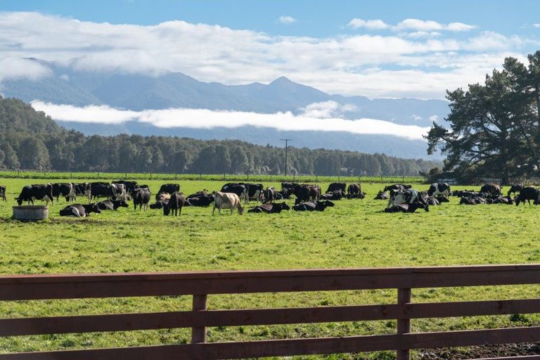 Photo of property in 2412 Atarau Road, Atarau, Blackball, 7871