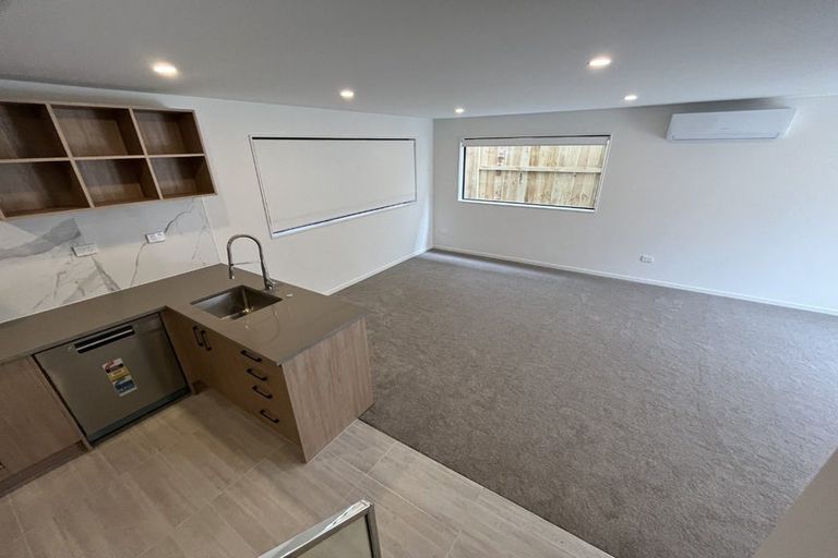 Photo of property in 4/116 Colwill Road, Massey, Auckland, 0614