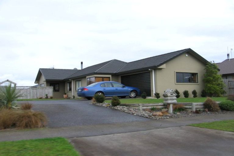 Photo of property in 14 Fernlea Avenue, Kelvin Grove, Palmerston North, 4414