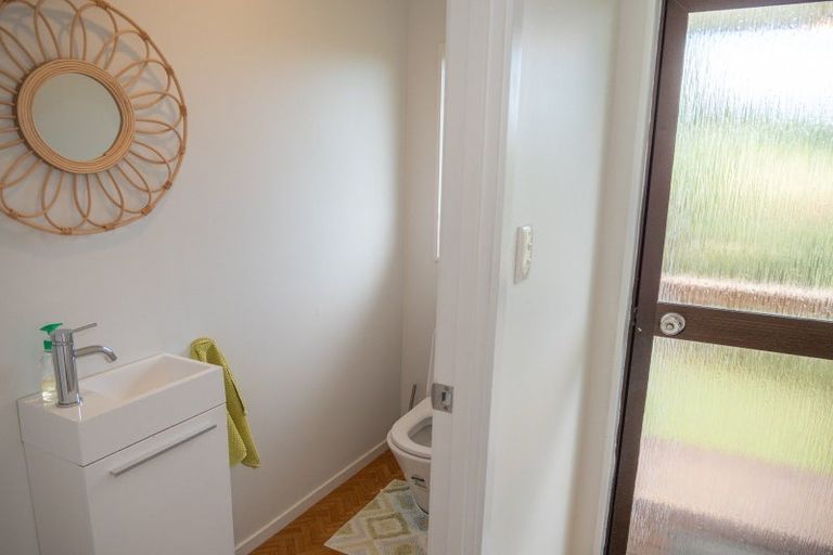 Photo of property in 69 Stratford Drive, Cable Bay, 0420