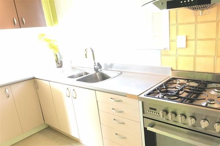 Photo of property in 36 Lisa Rise, Half Moon Bay, Auckland, 2012