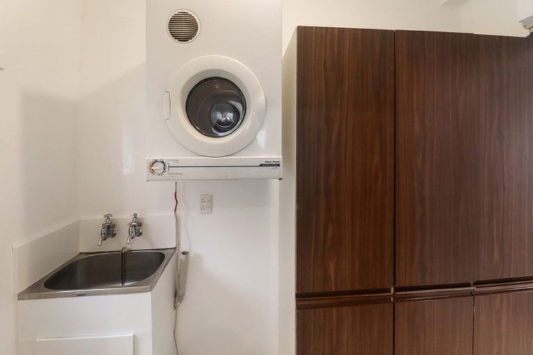 Photo of property in 5 Houghton Bay Road, Houghton Bay, Wellington, 6023