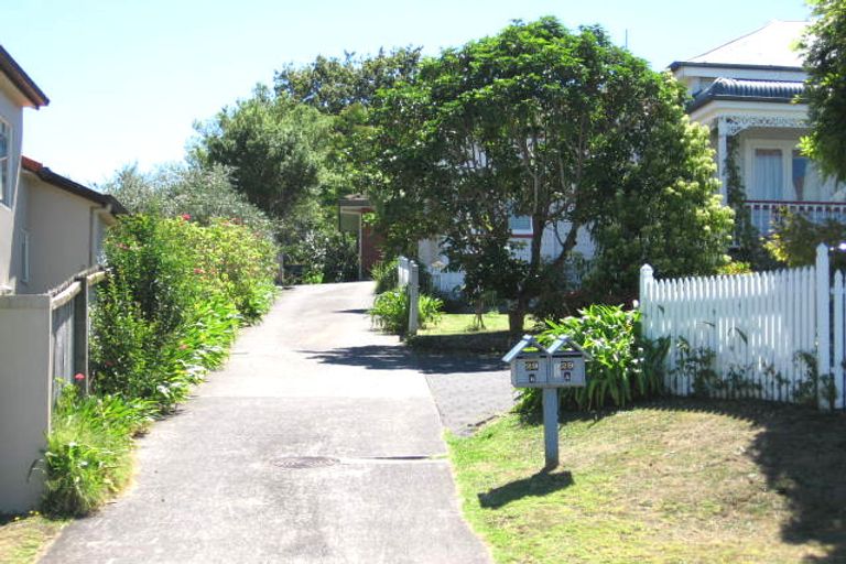 Photo of property in 2/29 Wolsley Avenue, Milford, Auckland, 0620