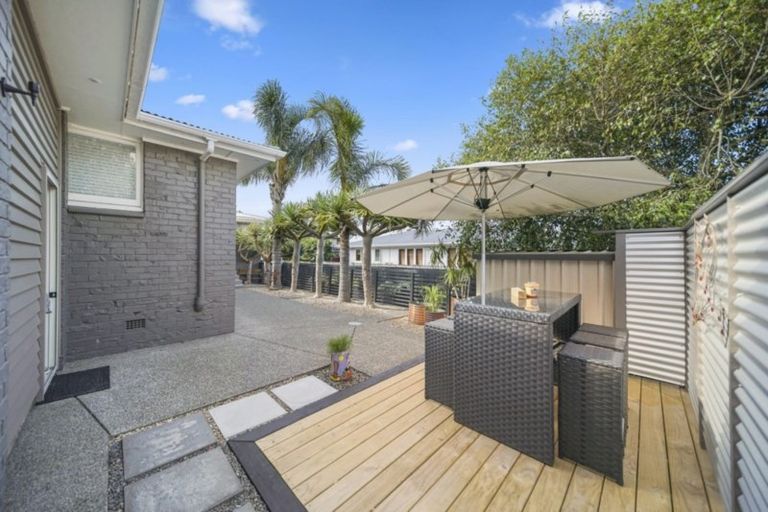 Photo of property in 13 Bradbury Road, Botany Downs, Auckland, 2010