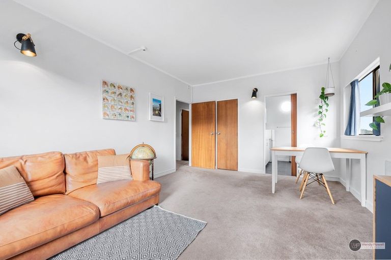 Photo of property in Hobson Court Flats, 51/70 Hobson Street, Thorndon, Wellington, 6011