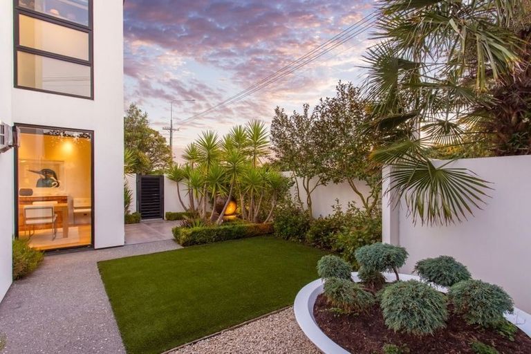 Photo of property in 2 Roa Road, Fendalton, Christchurch, 8041