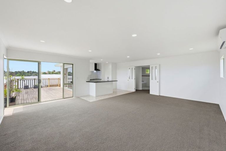 Photo of property in 17a Cherry Tree Place, Massey, Auckland, 0614
