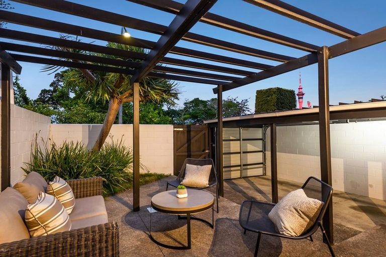 Photo of property in 33 Gwilliam Place, Freemans Bay, Auckland, 1011