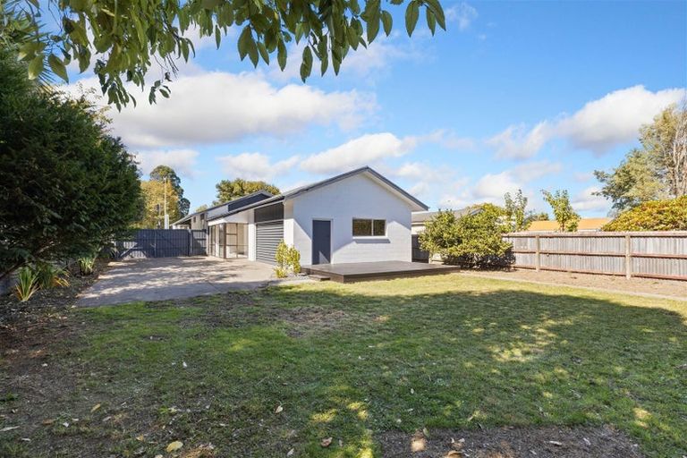 Photo of property in 385 Main North Road, Redwood, Christchurch, 8051