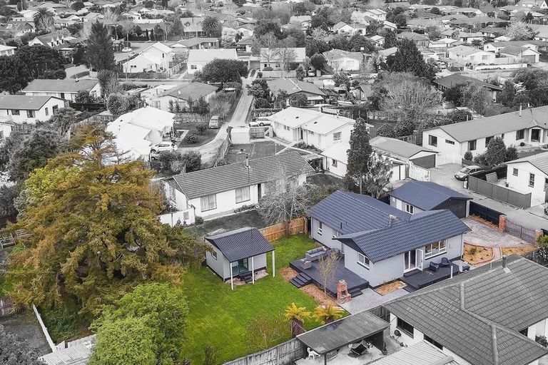 Photo of property in 15a Monteath Place, Redwood, Christchurch, 8051