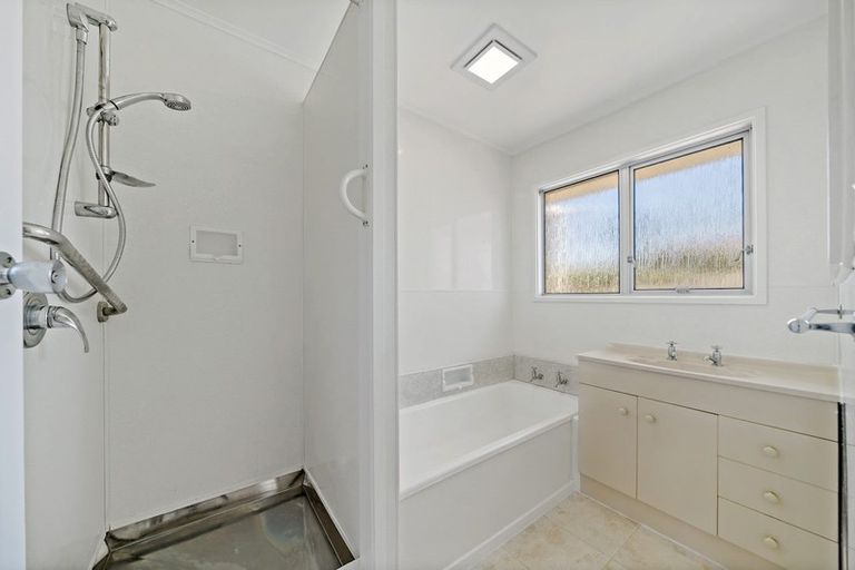 Photo of property in 37 Kirby Street, Glendene, Auckland, 0602