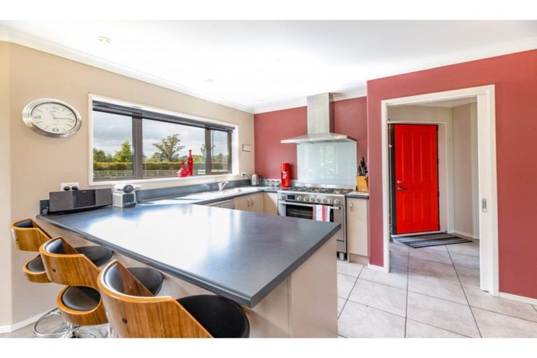 Photo of property in 16 Thorndon Close, Kirwee, Darfield, 7571