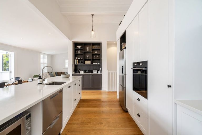 Photo of property in 6 Shoal Bay Road, Devonport, Auckland, 0624