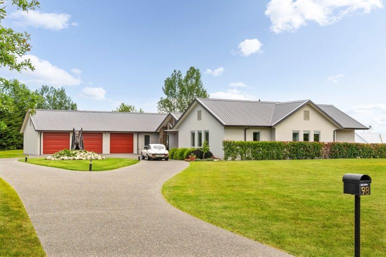 Photo of property in 98 Oxford Street, Martinborough, 5711