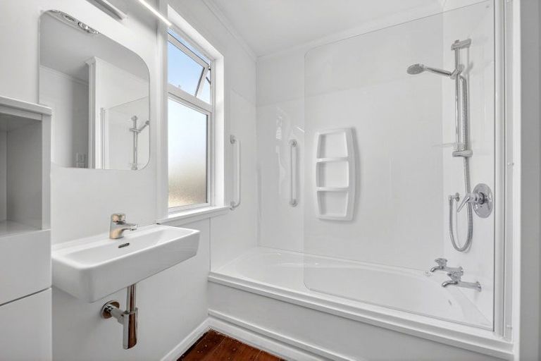 Photo of property in 11 Kempton Street, Greytown, 5712