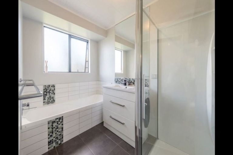 Photo of property in 3 Amberly Rise, Helensville, 0800