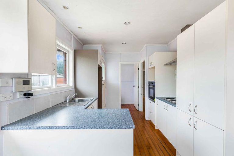 Photo of property in 18 Vodanovich Road, Te Atatu South, Auckland, 0610