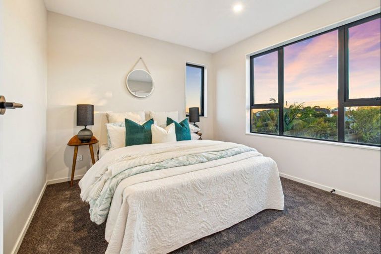 Photo of property in 22c Gulf Crest, Bucklands Beach, Auckland, 2012