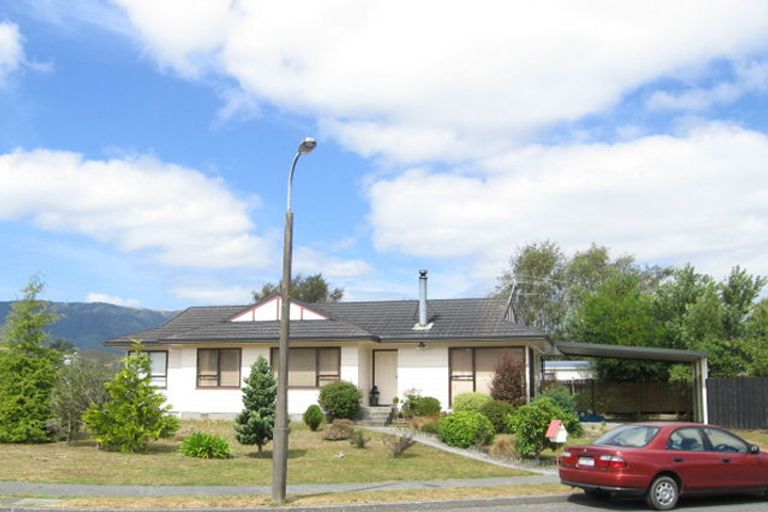 Photo of property in 6 Delaware Grove, Totara Park, Upper Hutt, 5018