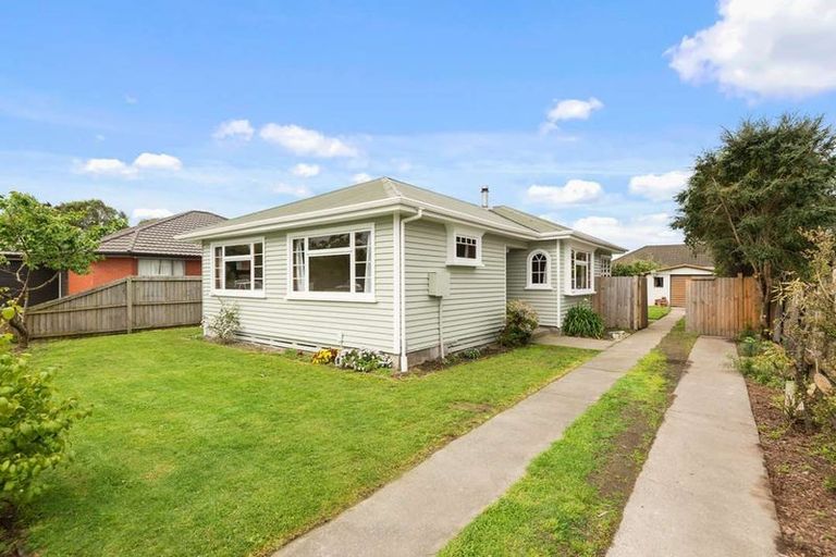 Photo of property in 14 Goldsmith Place, Waltham, Christchurch, 8023