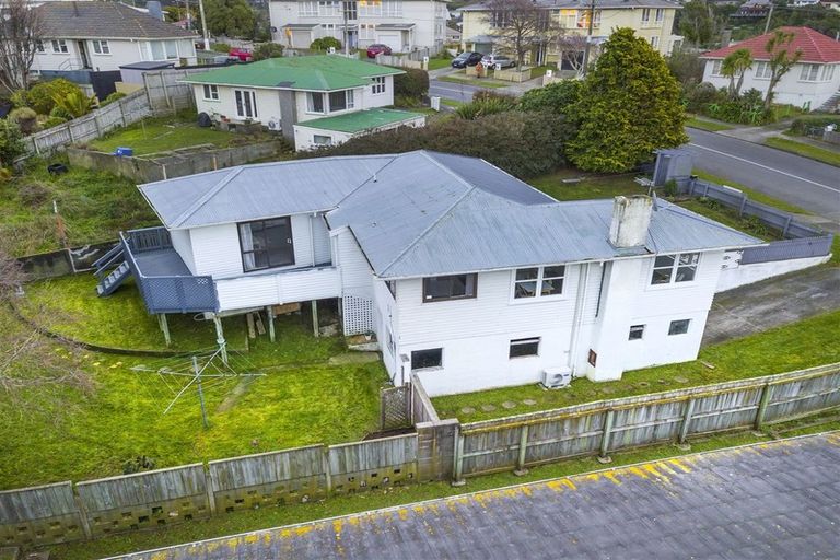 Photo of property in 60 Bell Street, Tawa, Wellington, 5028