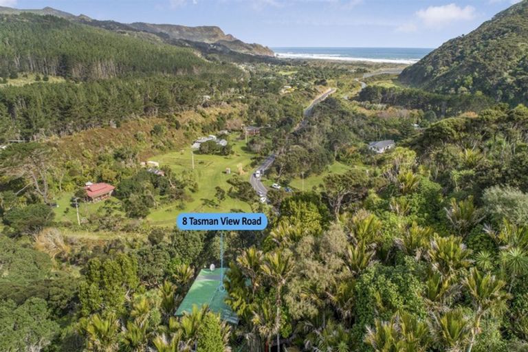 Photo of property in 8 Tasman Road, Te Henga / Bethells Beach, Bethells Beach, 0781