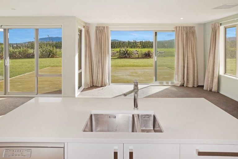 Photo of property in 24 Limeloader Lane, Glasnevin, Amberley, 7482