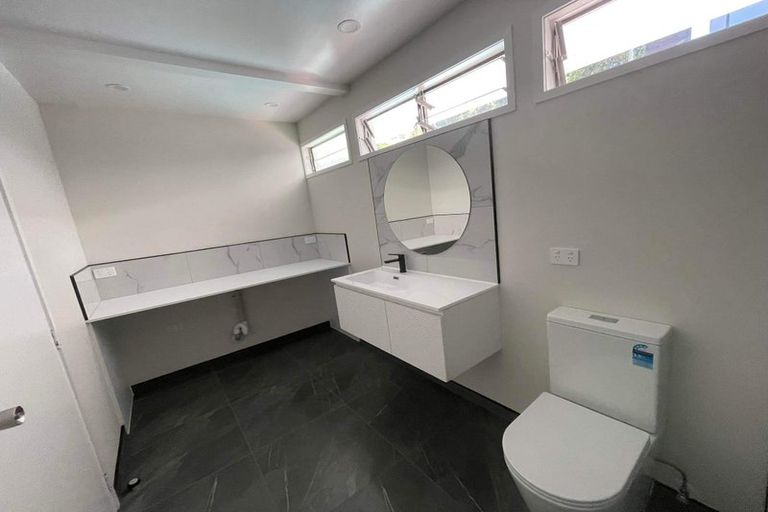 Photo of property in 1/37 Gretel Place, Hillcrest, Auckland, 0627