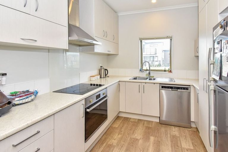 Photo of property in 22 Taiaapure Street, Weymouth, Auckland, 2103