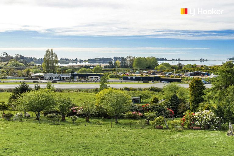 Photo of property in 287 Waikouaiti-waitati Road, Evansdale, Waikouaiti, 9471