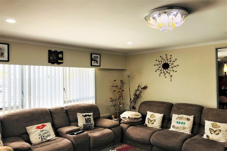 Photo of property in 5 Lendenfeld Drive, Papatoetoe, Auckland, 2025