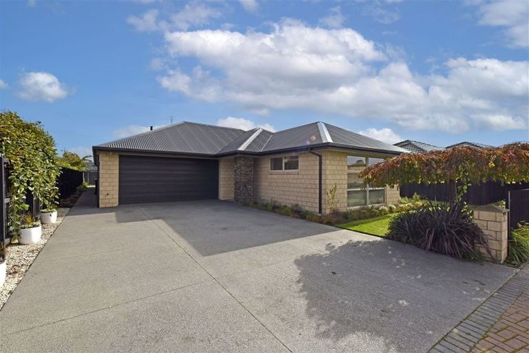 Photo of property in 14 Kilbrannan Close, Broomfield, Christchurch, 8042
