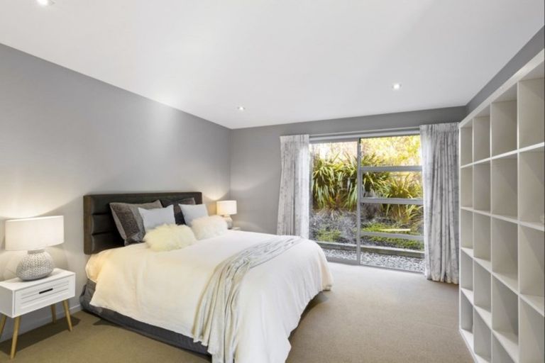 Photo of property in 73 Oregon Drive, Kelvin Heights, Queenstown, 9300